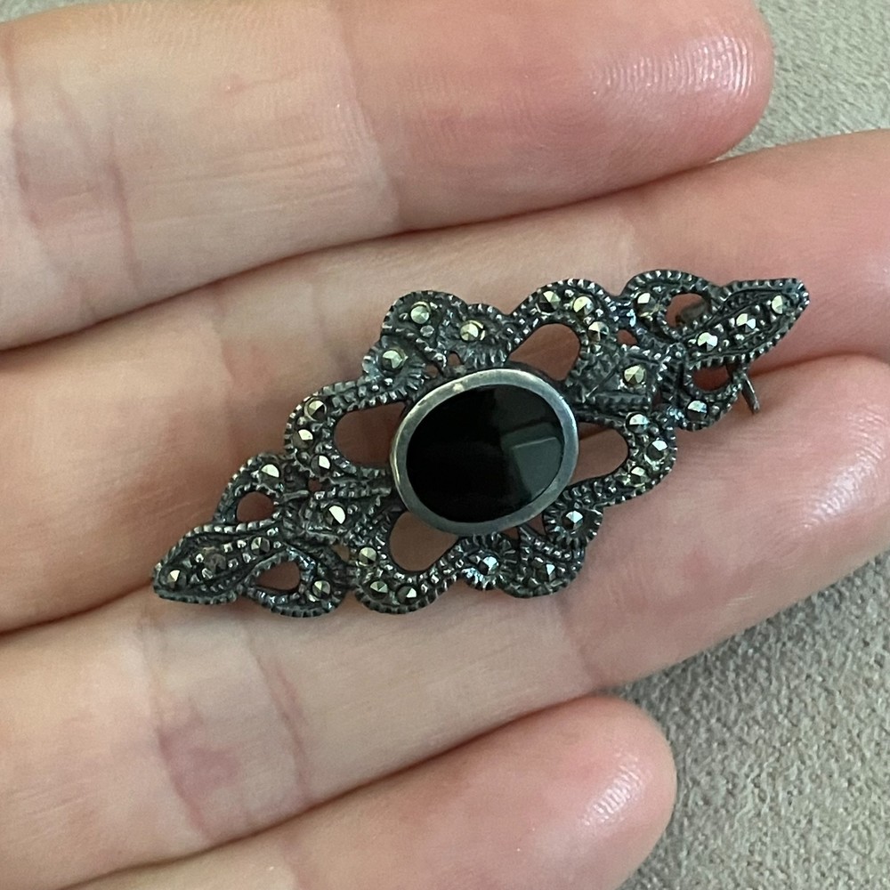 Vintage Sterling 925 Marcasite & Black Onyx Collar Brooch Stick Bar Pin